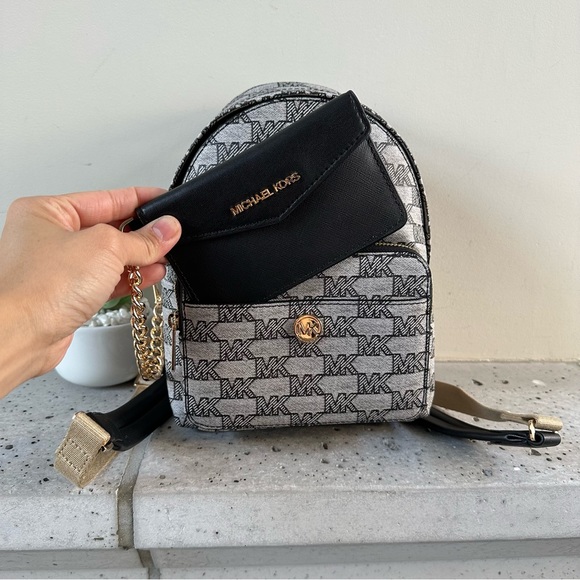 NWT Michael Kors Maisie XS 2 IN 1 Backpack Bag + Pouch - Picture 7 of 12